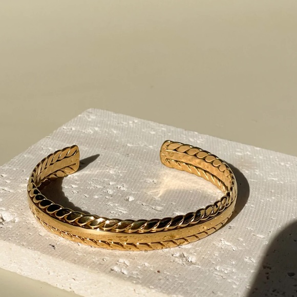 Waterproof gold plated leaves bracelet - Picture 2 of 4